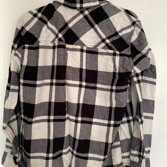 Black and white garage boyfriend flannel - Picture 3 of 3